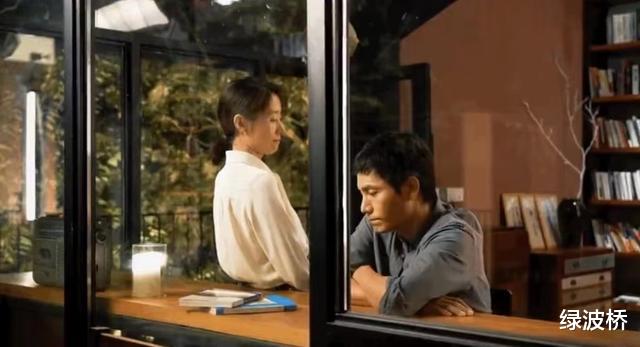 黑豹2|45岁刘敏涛晒杀青照，被王砚辉搂怀里好亲密，陈坤暴瘦腿细成竹竿