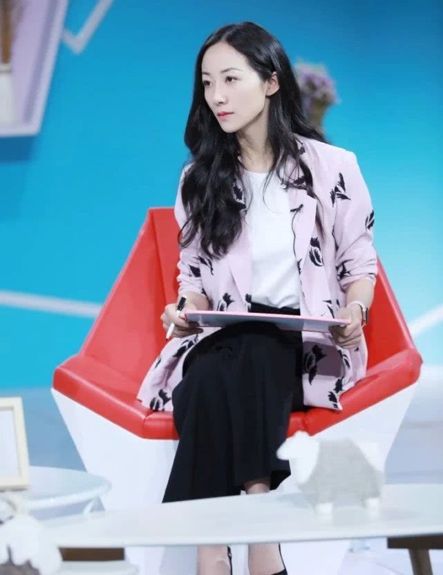 潮帮先生 韩雪身材太优越,穿西装连体裤双腿像开了特效,当“腿模”都够格