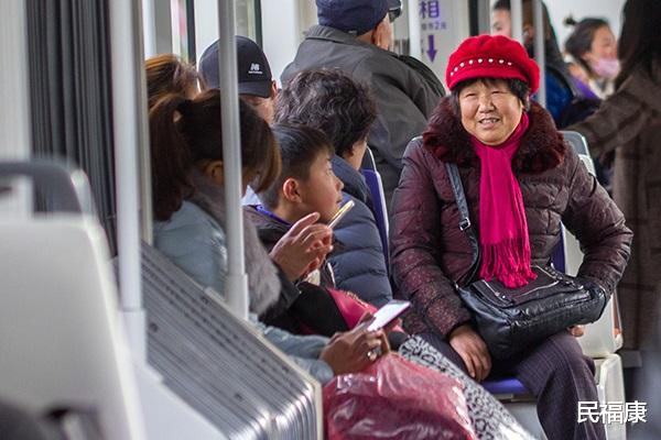 脾胃|冬季养脾正当时,老年人调养脾胃,“4黄4白”要常吃