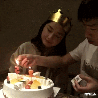 时尚炫点 “妹子睡觉把脚伸我这，要给她点教训吗？”