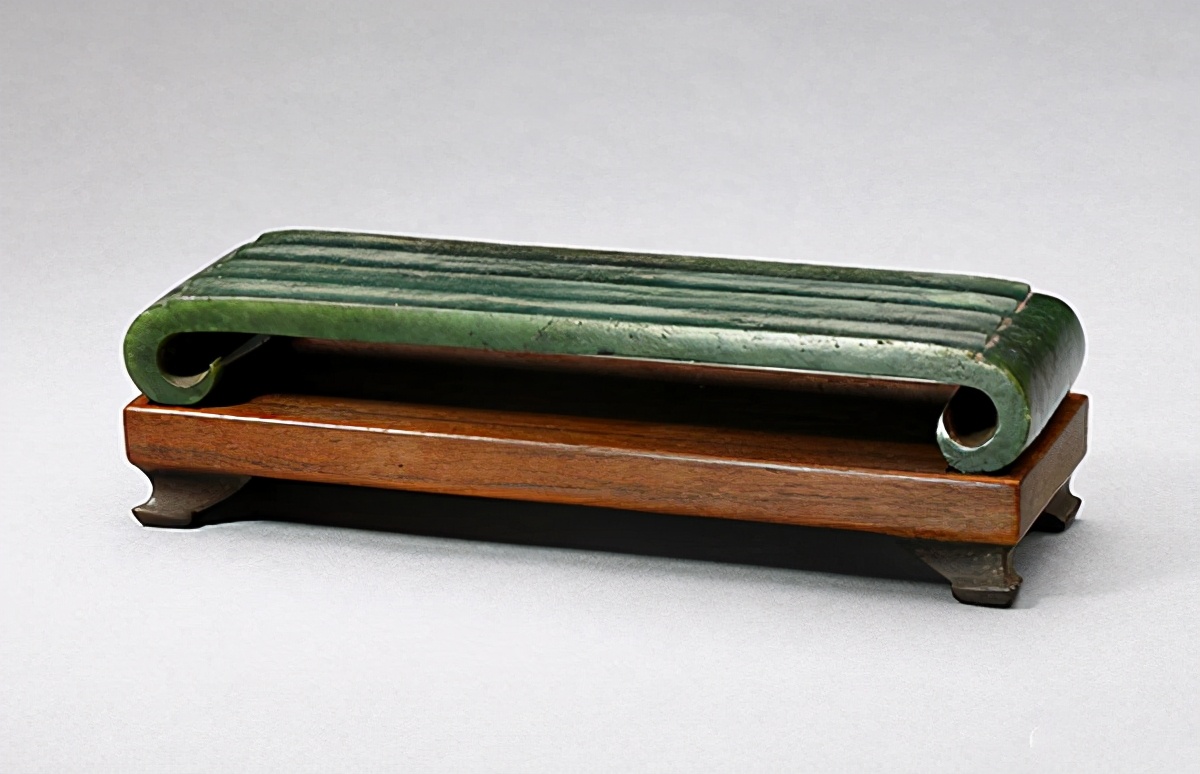 |清宫造办处的仿古玉器为什么要用碧玉？这一秘密竟藏在青铜器中