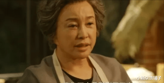 刘晓庆|当年，58岁的刘晓庆饰演16岁的小女孩，被小21岁的男演员搂在怀里