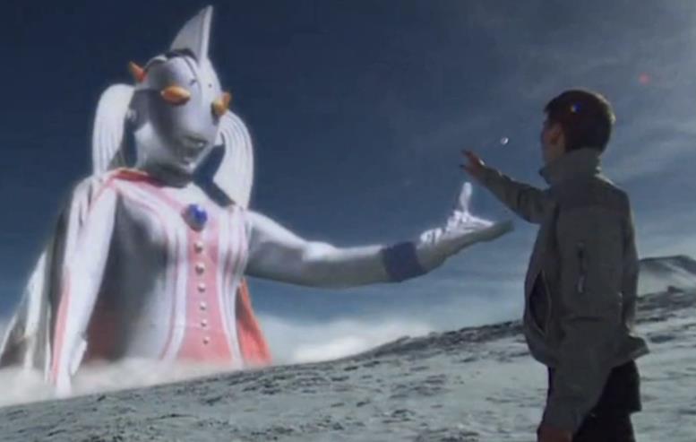 钢铁飞龙|同样是没有版权的作品,千禧·奥特曼令人倍感惋惜,蓝弧奥已然成过街老鼠