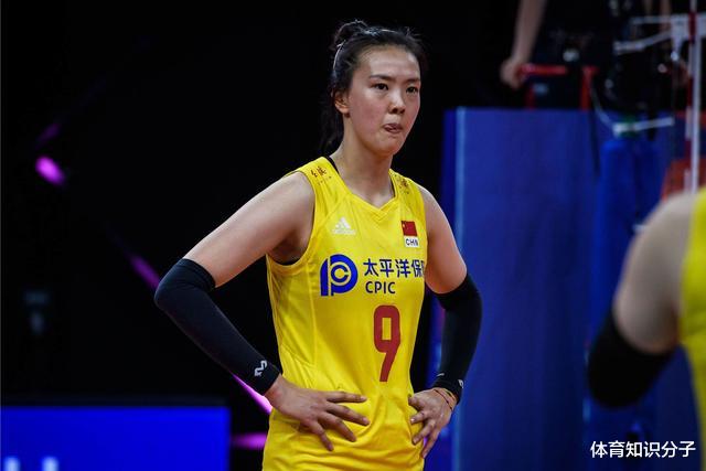 女排|一傳亂飛為何還用？女排主攻成尷尬關(guān)系戶，任人唯親遭球迷質(zhì)疑