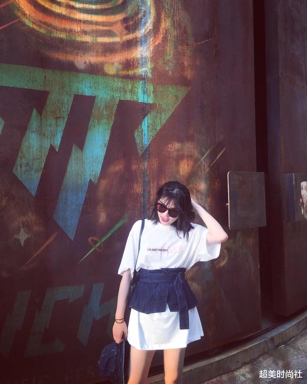 美容|44岁曾黎成时尚“腰精”!穿金色束身裙秀小蛮腰,红唇卷发太迷人