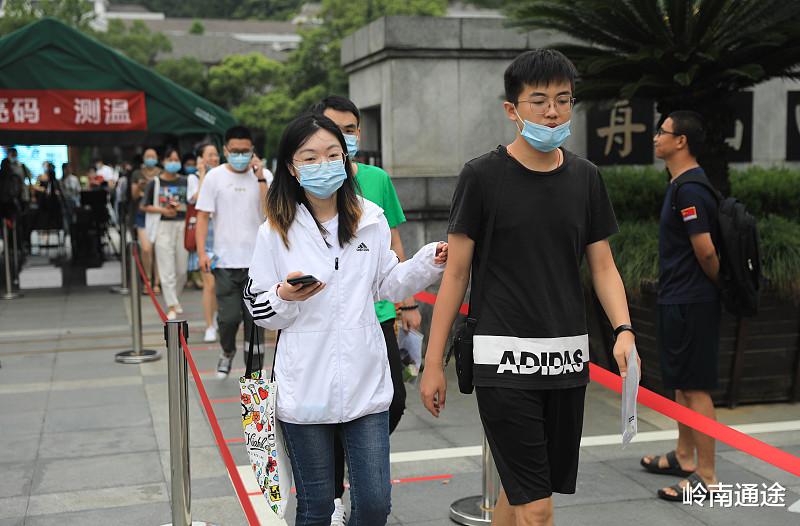 高校|招一个有16个人报名，招两个有10个人报名，选择哪个？答案不简单