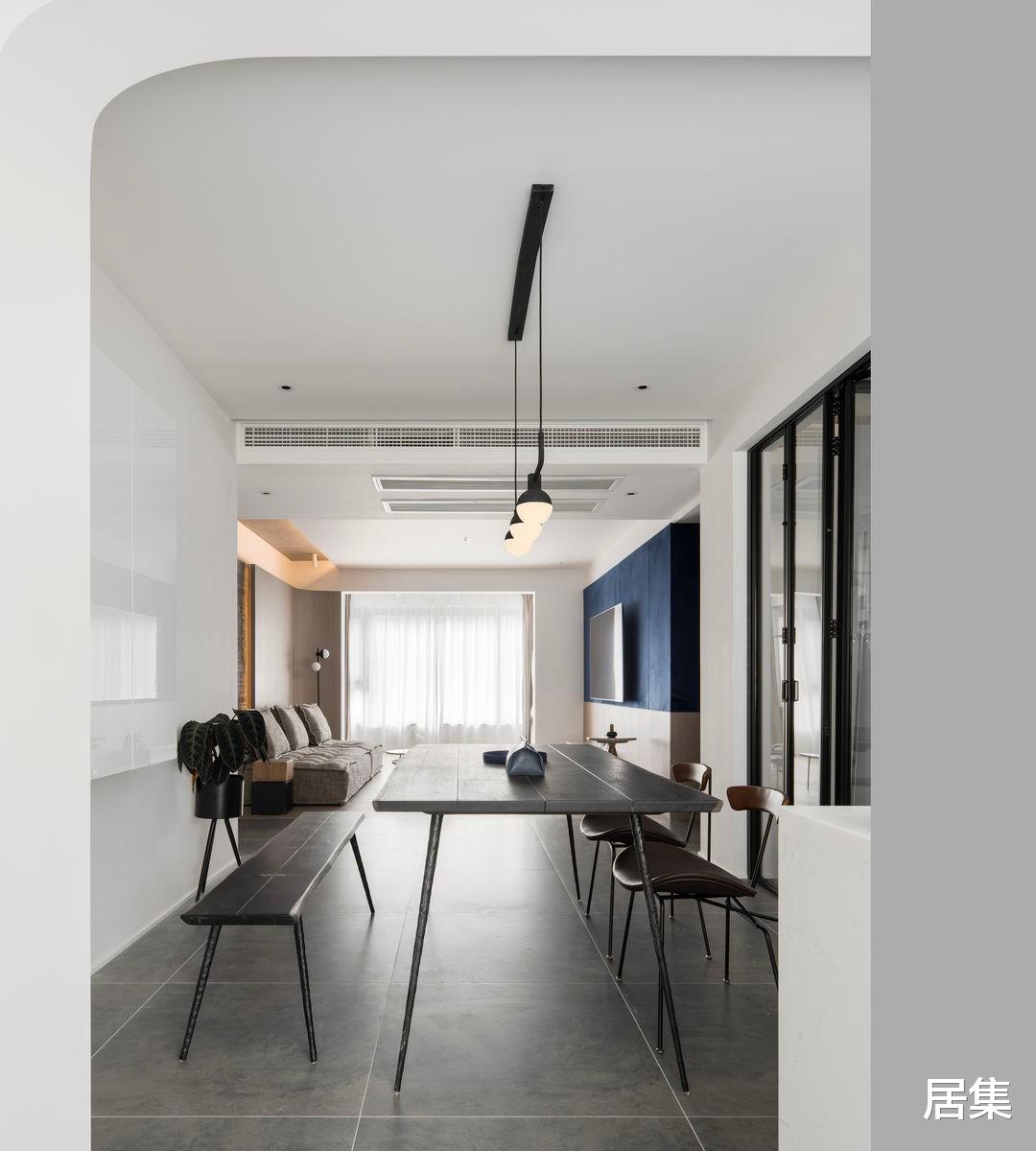 隐藏式收纳，把140平方米的家填满，但空间依旧十分的开阔