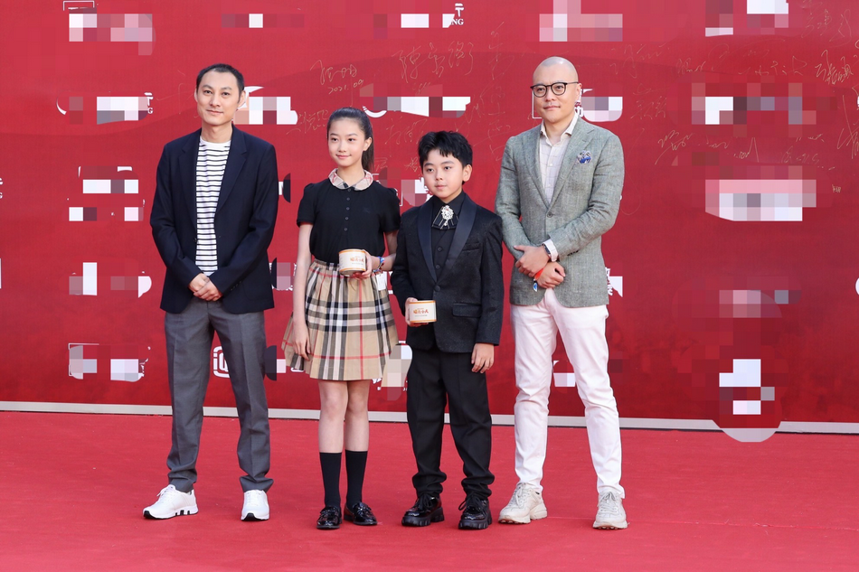 林子祥|北影节开幕红毯：巩俐当评委，佟丽娅当主持人，当嘉宾的baby最美