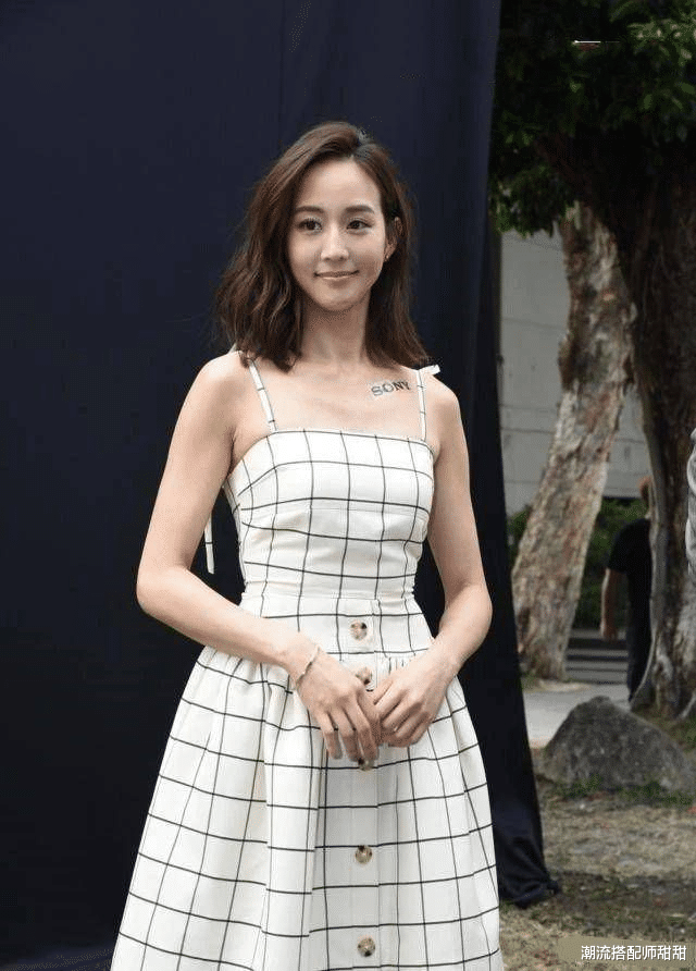 潮流搭配师甜甜 经常健身的女人看着真壮，张钧甯穿着吊带，感觉身上都是肌肉