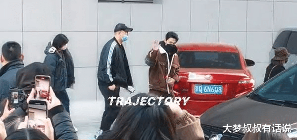 站姐|糗歪！站姐拍上班路“集体认错人”李汶翰看粉丝PO照反问：这谁