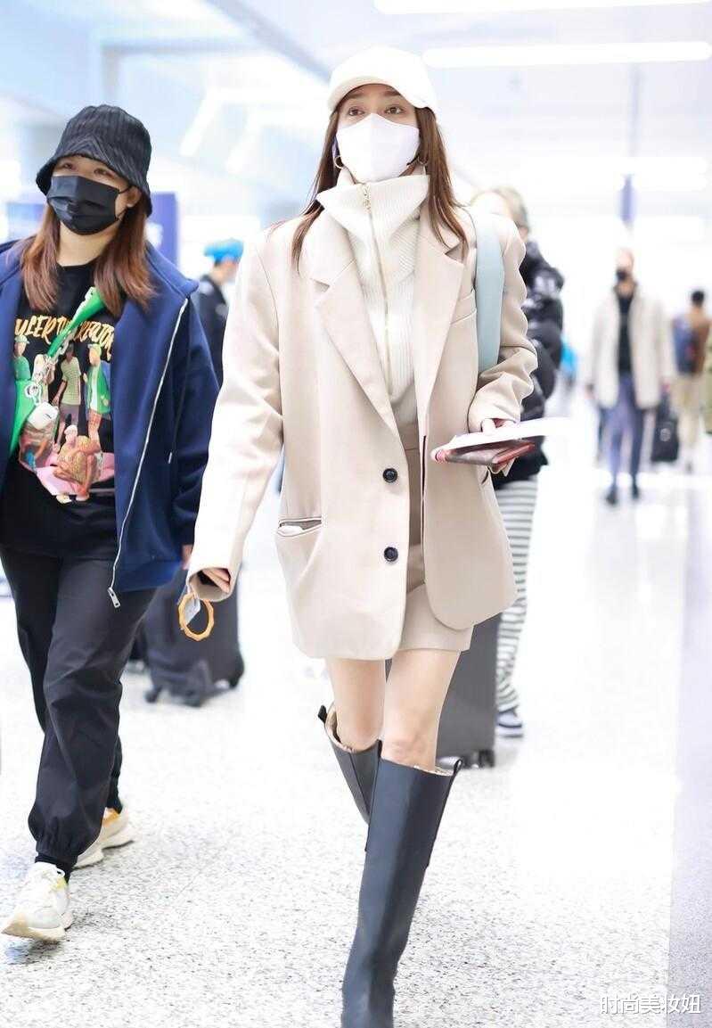 秦岚|秦岚衣品真没得挑，穿西装叠穿拉链毛衣好洋气，照穿气质翻倍