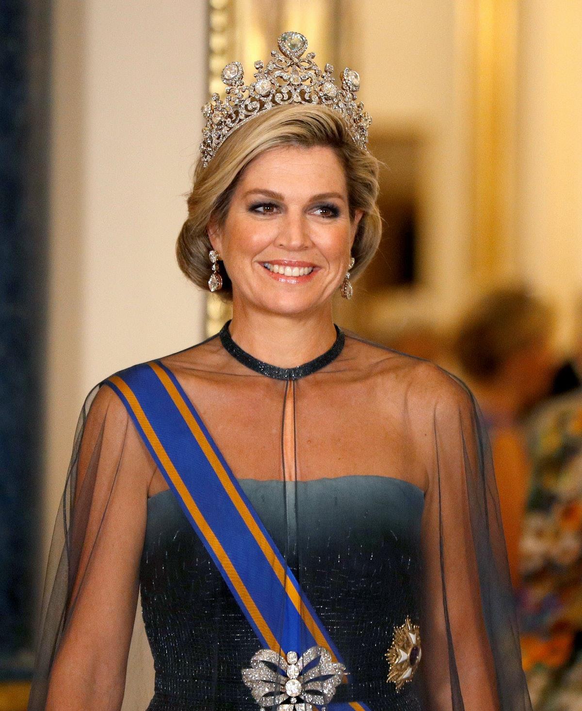 欧美时尚前线|为了做到“低头王冠也不掉”，欧洲王室女性煞费苦心