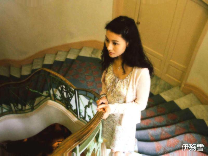 李嘉欣|32年前，李嘉诚带18岁李嘉欣回家，3小时后原配离奇死亡