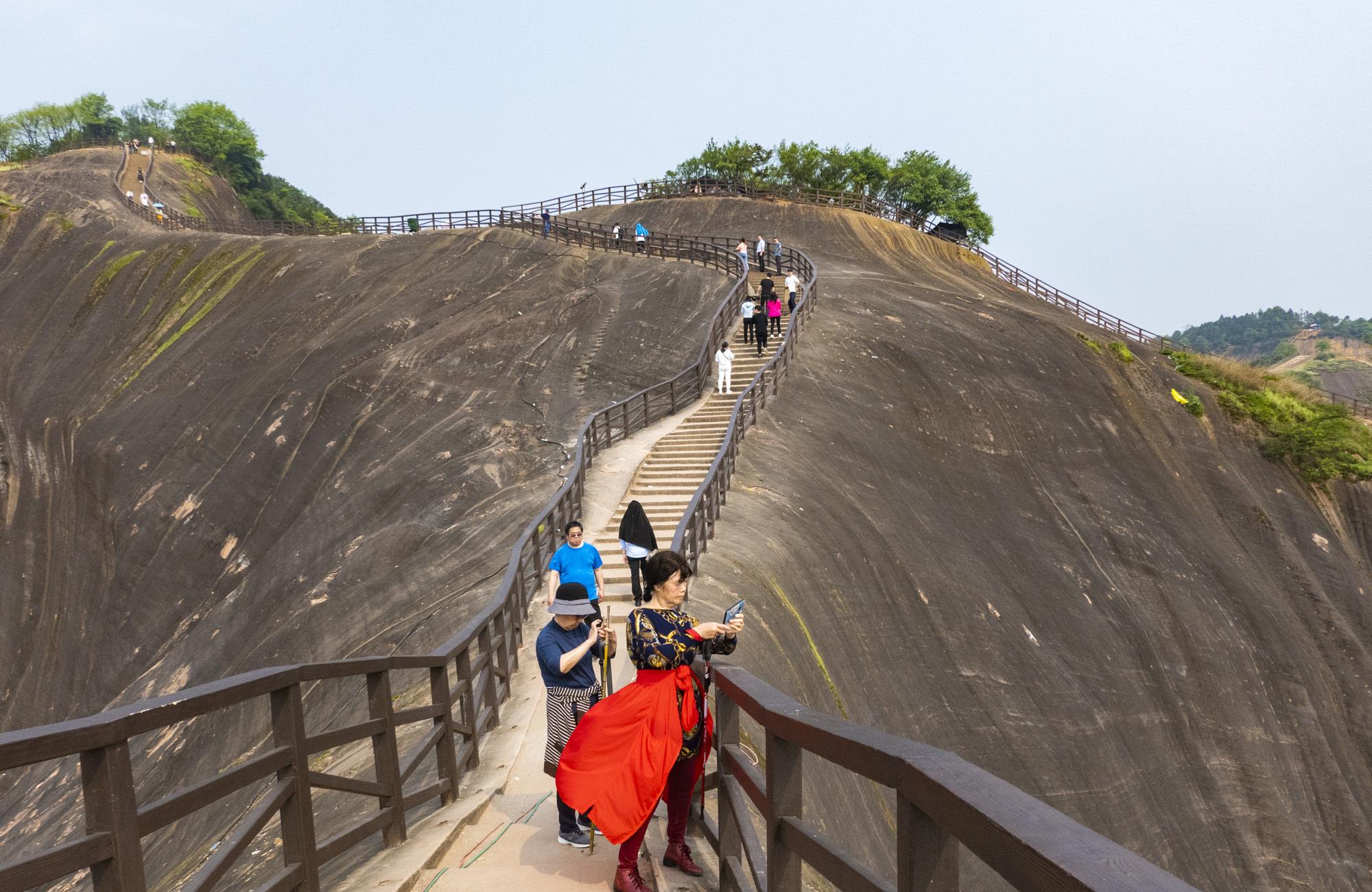 旅行社 景区一旦成了网红有多“可怕”?湖南高椅岭,竟然变成了垃圾场
