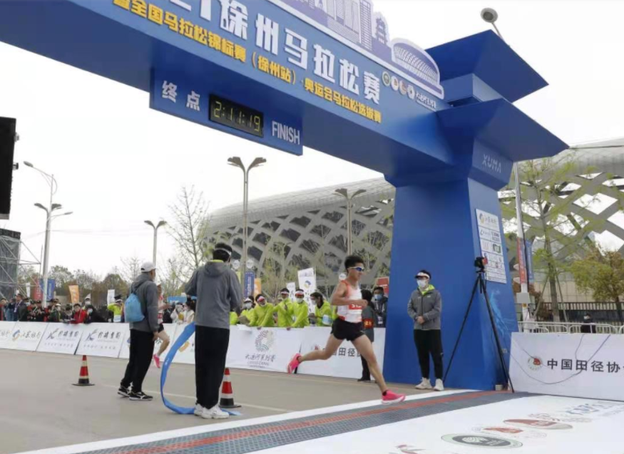 徐州|刚刚！徐州全马冠军强势诞生！带你直击现场！