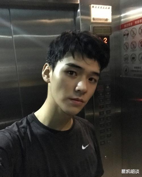 白敬亭|当红男星卸妆后，白敬亭帅气，周震南没啥变化，看到龚俊：我醉了