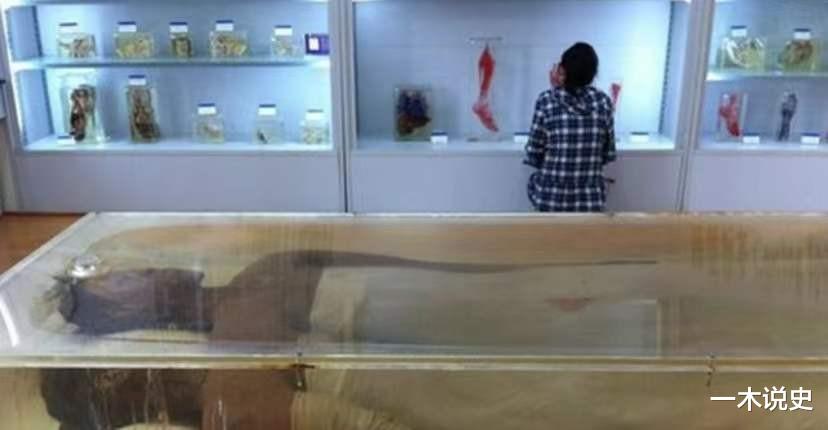 姚明|中國第一女巨人：身高2.48米，比姚明還高22公分，遺體至今保存