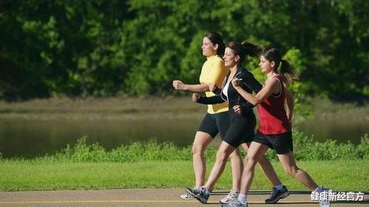 肝脏|男性晨起后3个“异常”，肝或已经“烂如渔网”，一个不占，肝还“强壮”