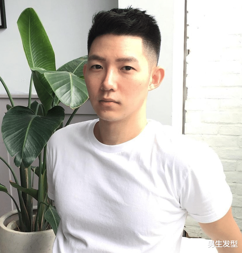 发型|20几岁男生别沉迷“锅盖头”，剪这5款发型很阳光，尽显帅气