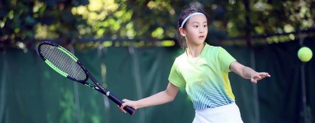 迪丽热巴|有一种基因叫全家用一张脸，长大后的森碟五官变化大，越来越男相