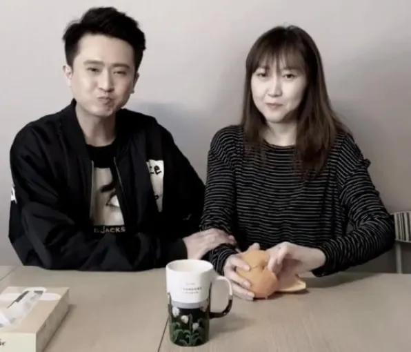 杨帆|央视主持杨帆，被张蕾母亲看好，为何却娶了普通人当妻子？