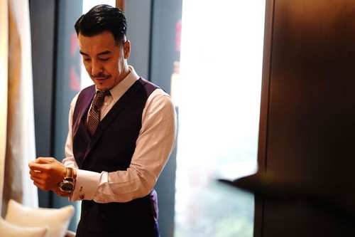 海一天|他在娱乐圈中扮演反派角色,因演技太好而被骂,老婆比自己小12岁