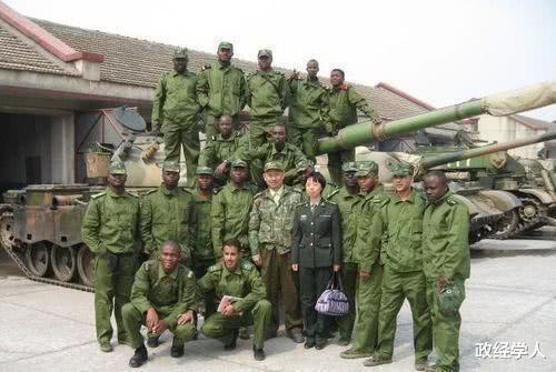 坦桑尼亞：通過中國軍訓的