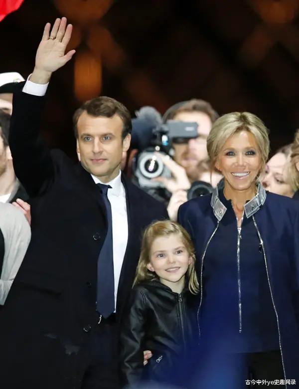 44歲的法國總統與68歲的總統夫人，從中學師生到總統夫妻-圖2