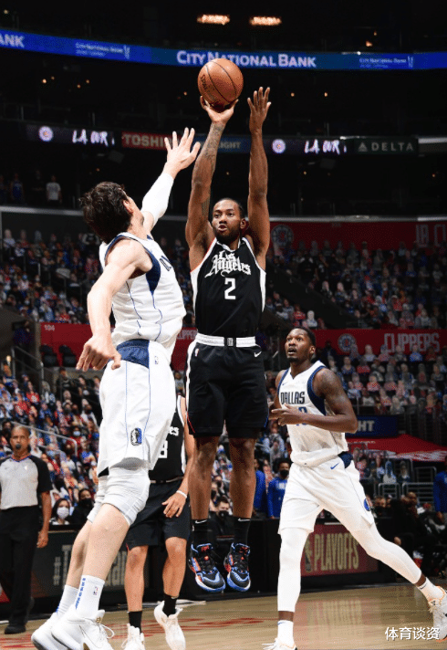 科懷·倫納德|42+8+14！東契奇天王山打瘋，三分12中6打爆小卡喬治，22歲就那么橫