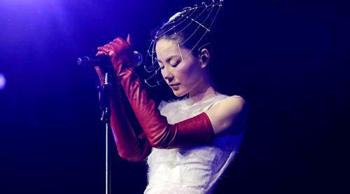 林满江|马云1.6亿邀请和王菲合唱被拒，对方称和他不熟，为何最后免费演出？