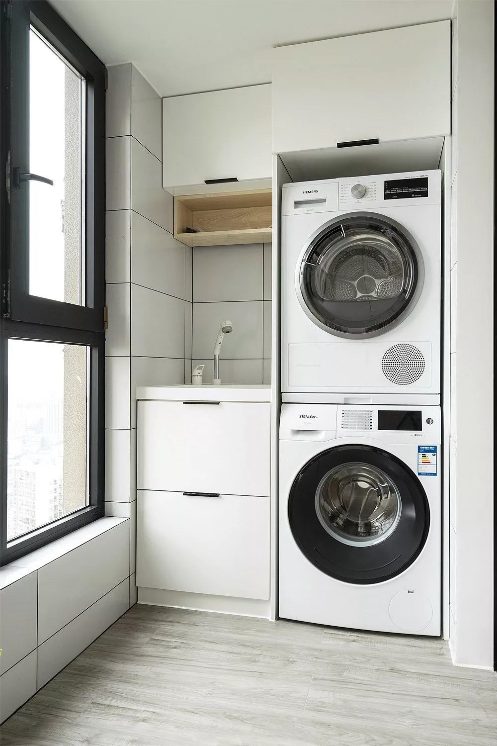 中木樵夫|小户型迷你阳台这样设计，收纳能力超强又美观！