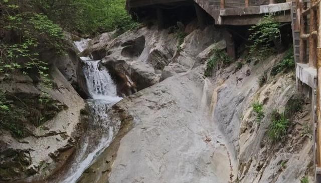 九华山 西安附近秦岭一景区,满山石林飞瀑,还有一玻璃栈道,游客很少知