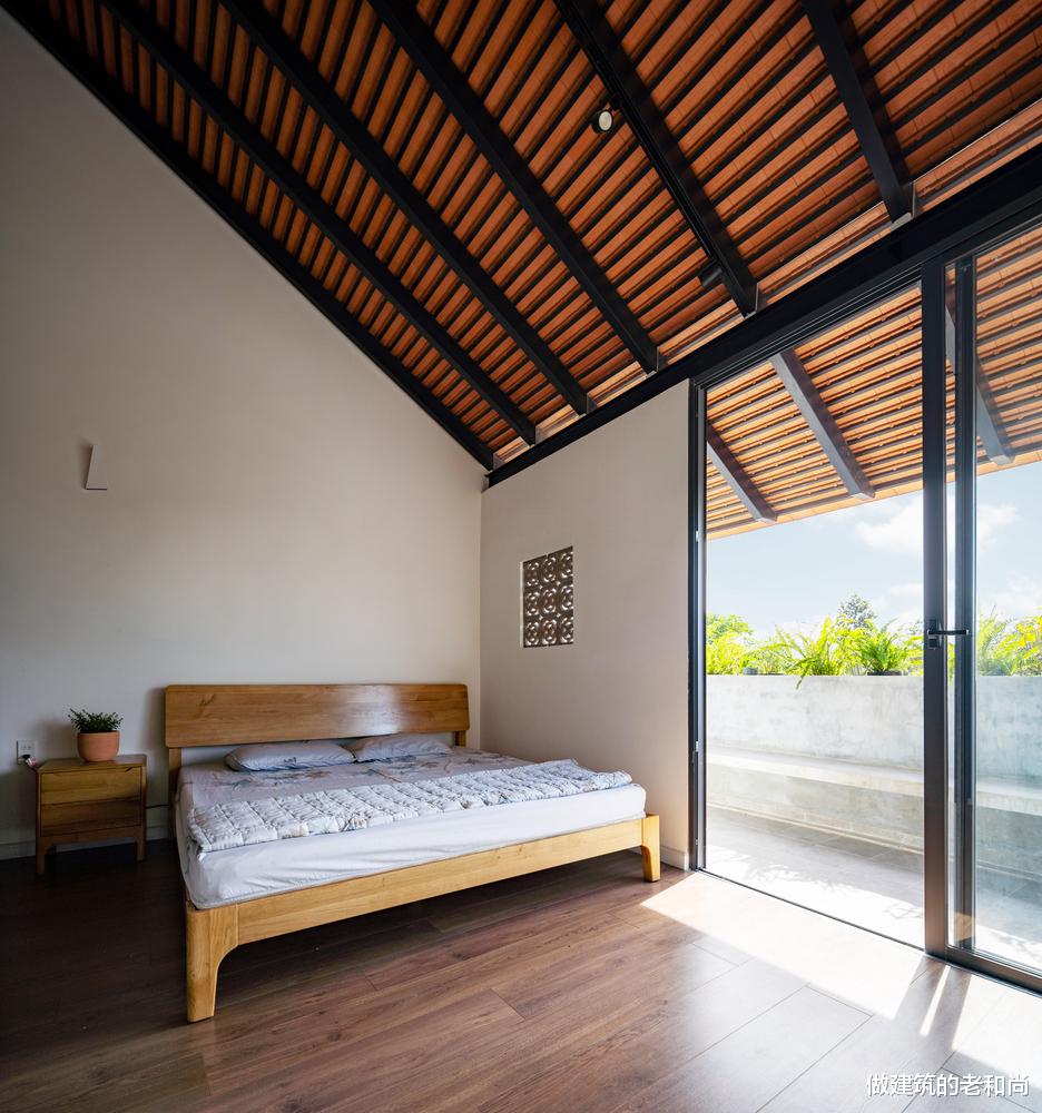 建筑师|以场地内的斜坡为灵感的住宅：独特的楼梯贯穿内部各个空间
