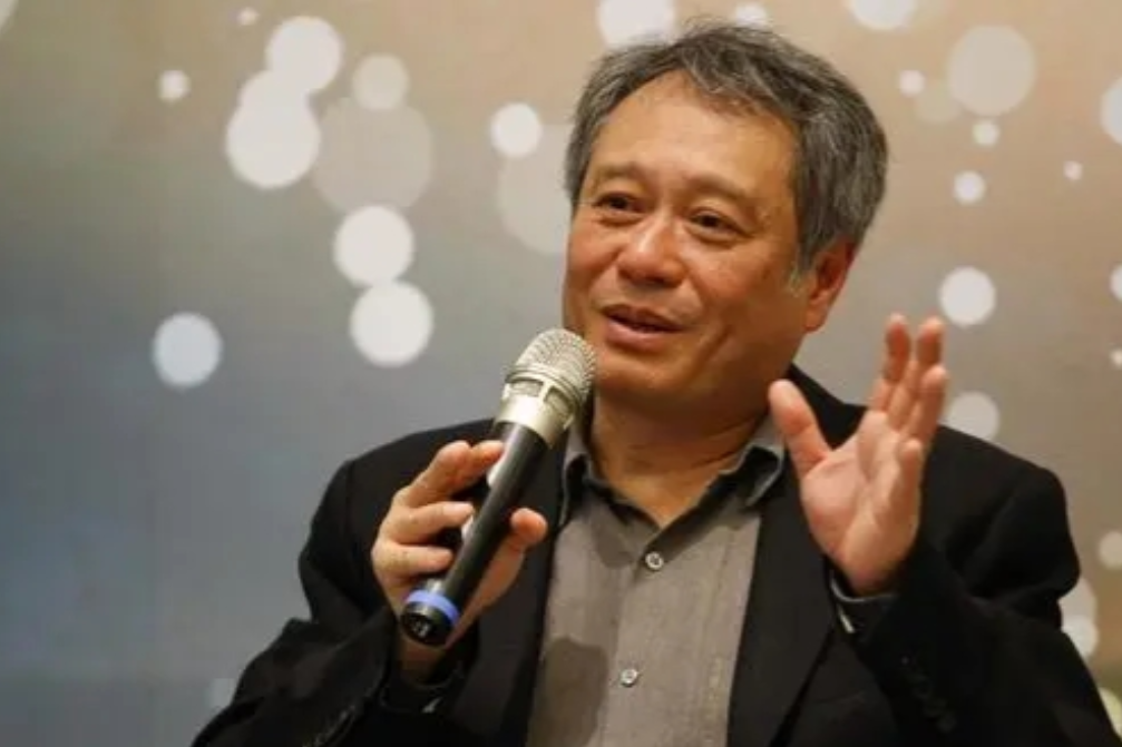 巩俐|第55届金马奖晚会上，巩俐为何拒绝颁奖，张艺谋的做法让人敬佩