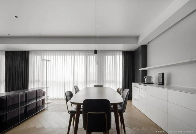 241㎡现代复式,简约时尚的设计,看似简单也高级
