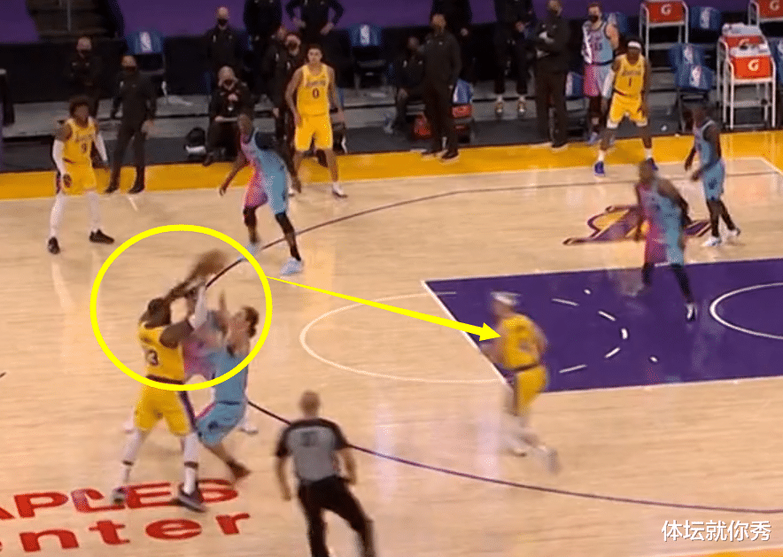 勒布朗·詹姆斯|最后3.6秒，湖人有沒有更好的選擇？卡魯索投籃時，有個人在舉手要球
