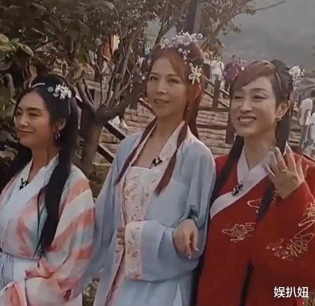 李沁|离开滤镜后的明星也和路人无异！网友：李沁也老了！