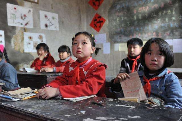 王娜娜|被偷换人生13年的王娜娜，找到冒名顶替者被怼：一个破学校折腾啥