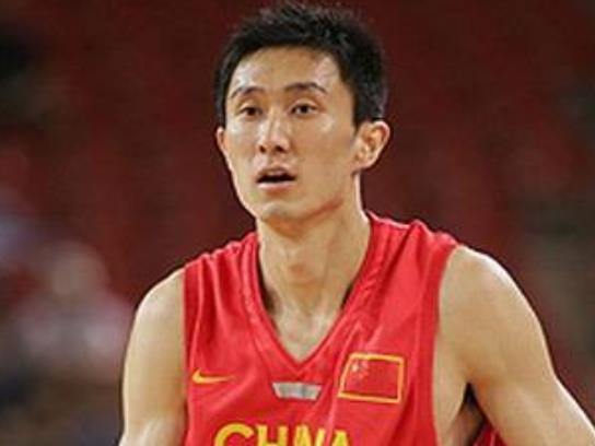 杜锋|中国男篮杜锋：姐姐开餐馆供他打篮球，成名后给姐姐养孩子