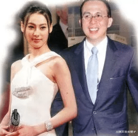 三姨太在买裙子 未婚先孕，惨遭豪门退货？替豪门生子从来只是她的起点