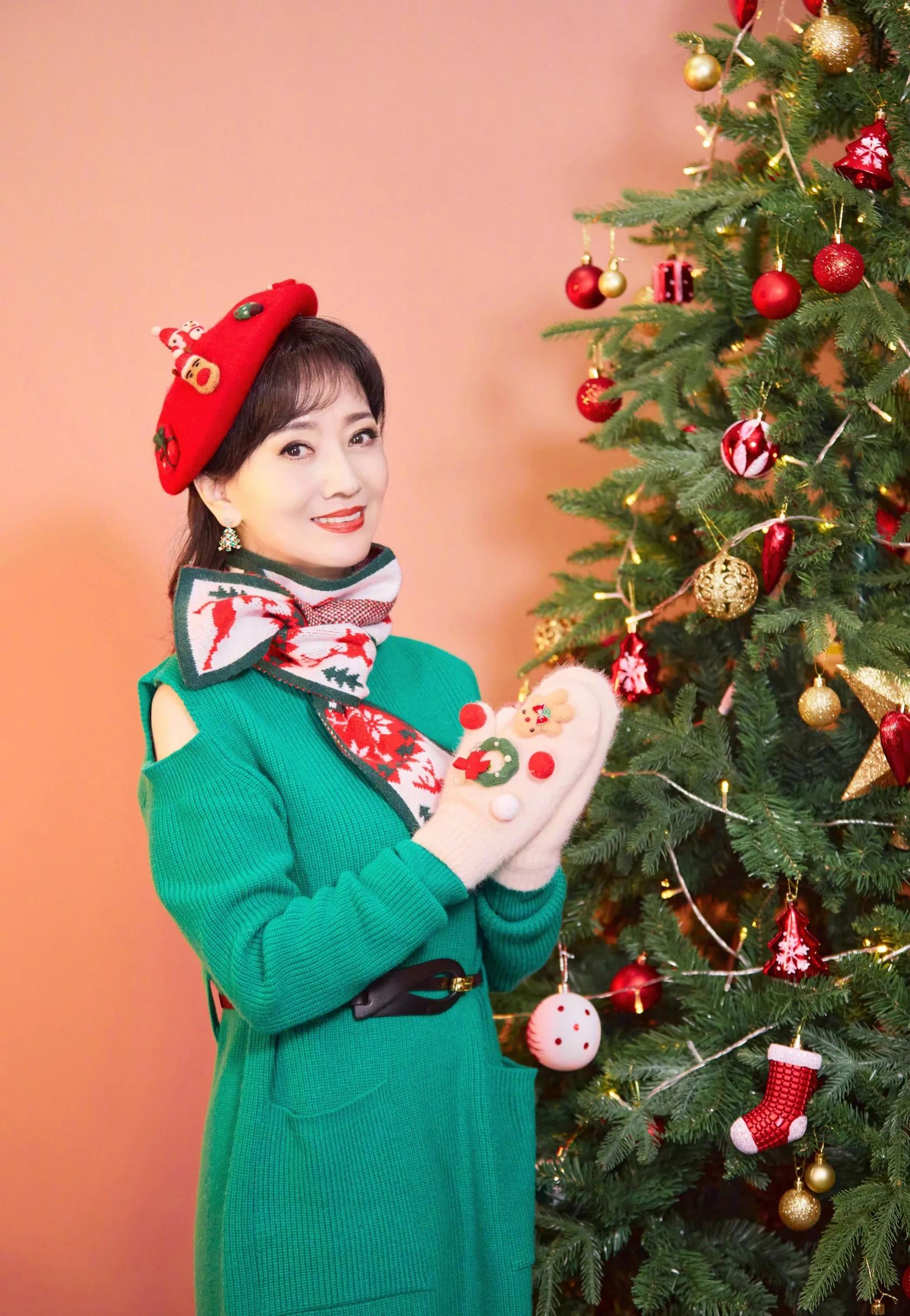 何炅|岁月不败美人，不老女神“白素贞”赵雅芝近况，艳丽依旧，端庄去初