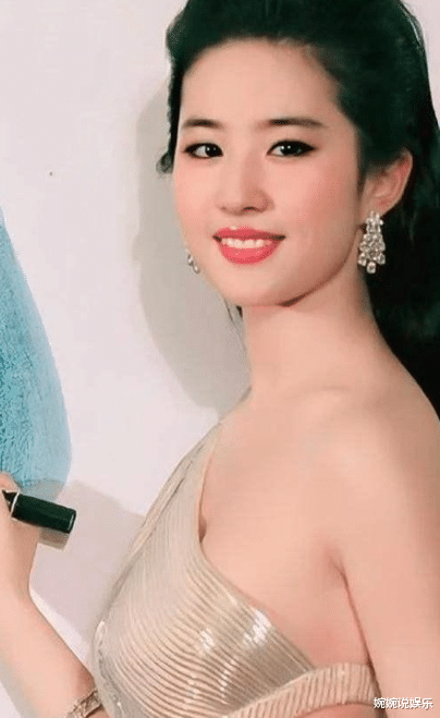 刘亦菲|“小龙女”彻底解放了？就靠一块\三角布\出镜，真的要颠覆粉丝们的认知？