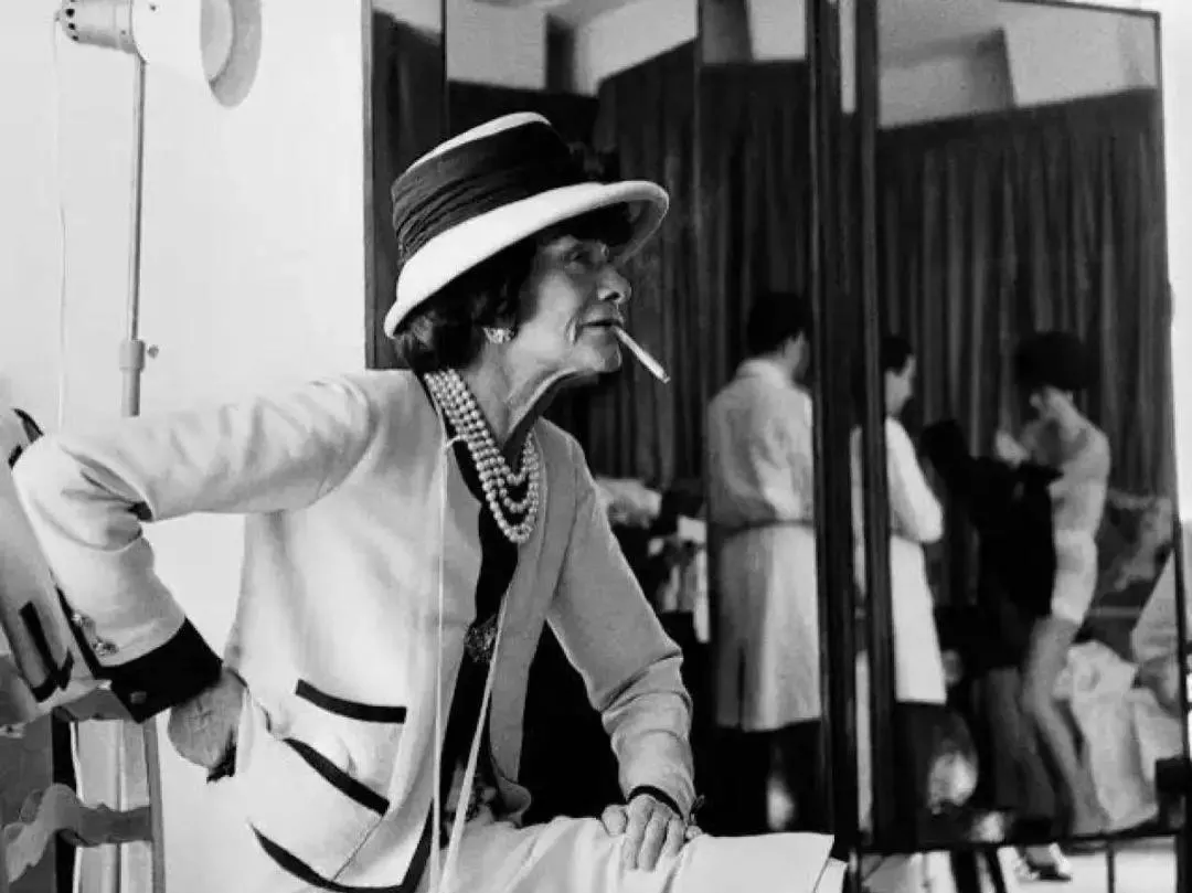 晓说时尚儿 风衣大势已去，秋天最有高级感的外套，是历史超过100年的“它”