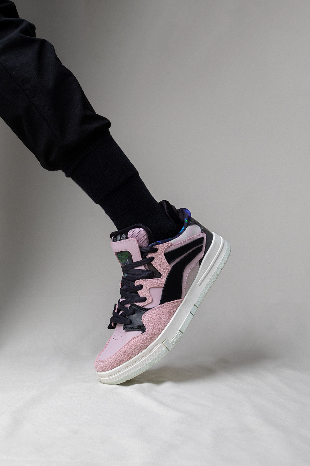 FLIGHTCLUB中文站|十几双Nike、Yeezy「集体暴跌」！sacai价格被打下来了！最惨一双降5K！