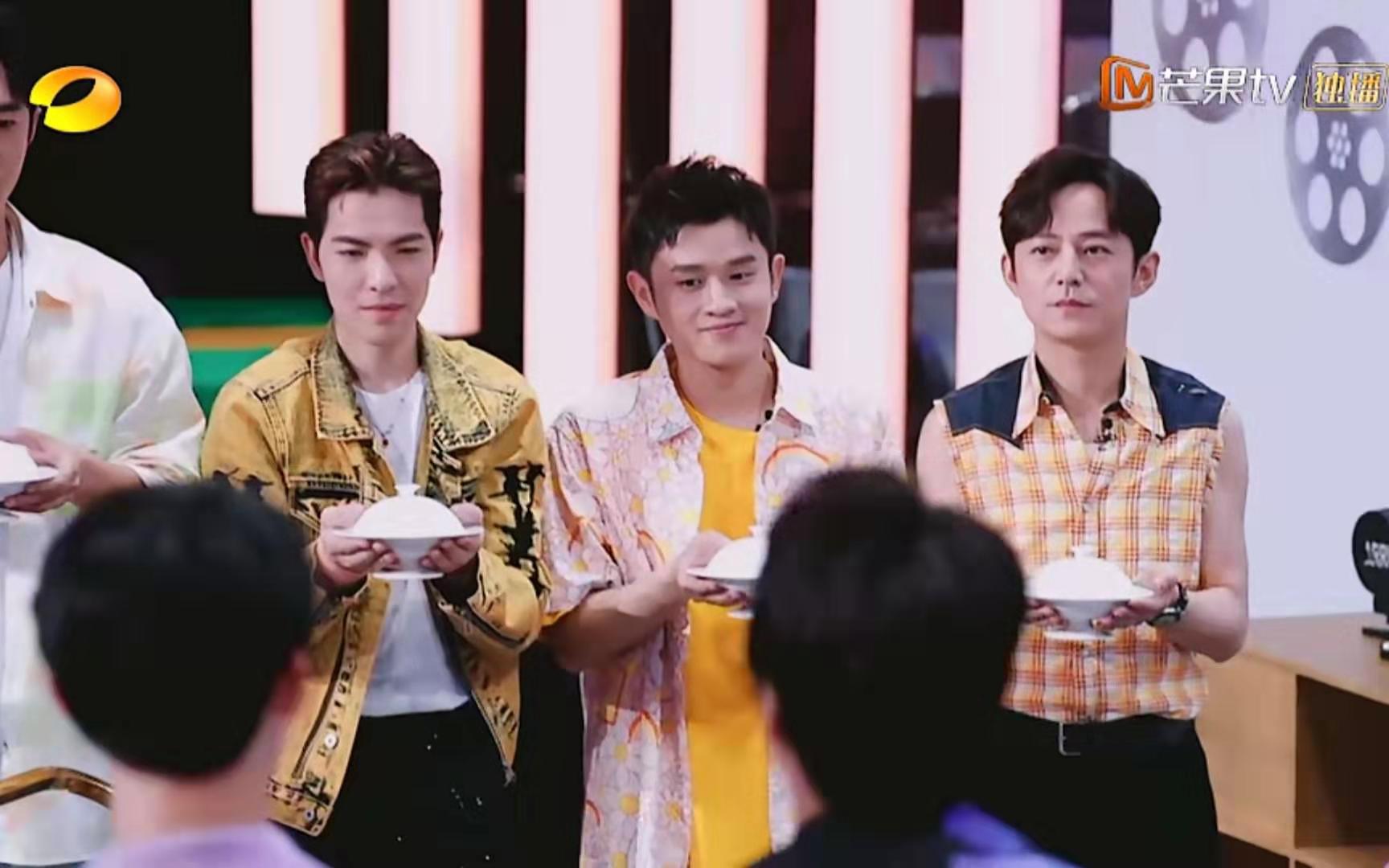 何炅|少年感不要硬凹，看47岁何炅、46岁钟汉良、44岁言承旭就一目了然