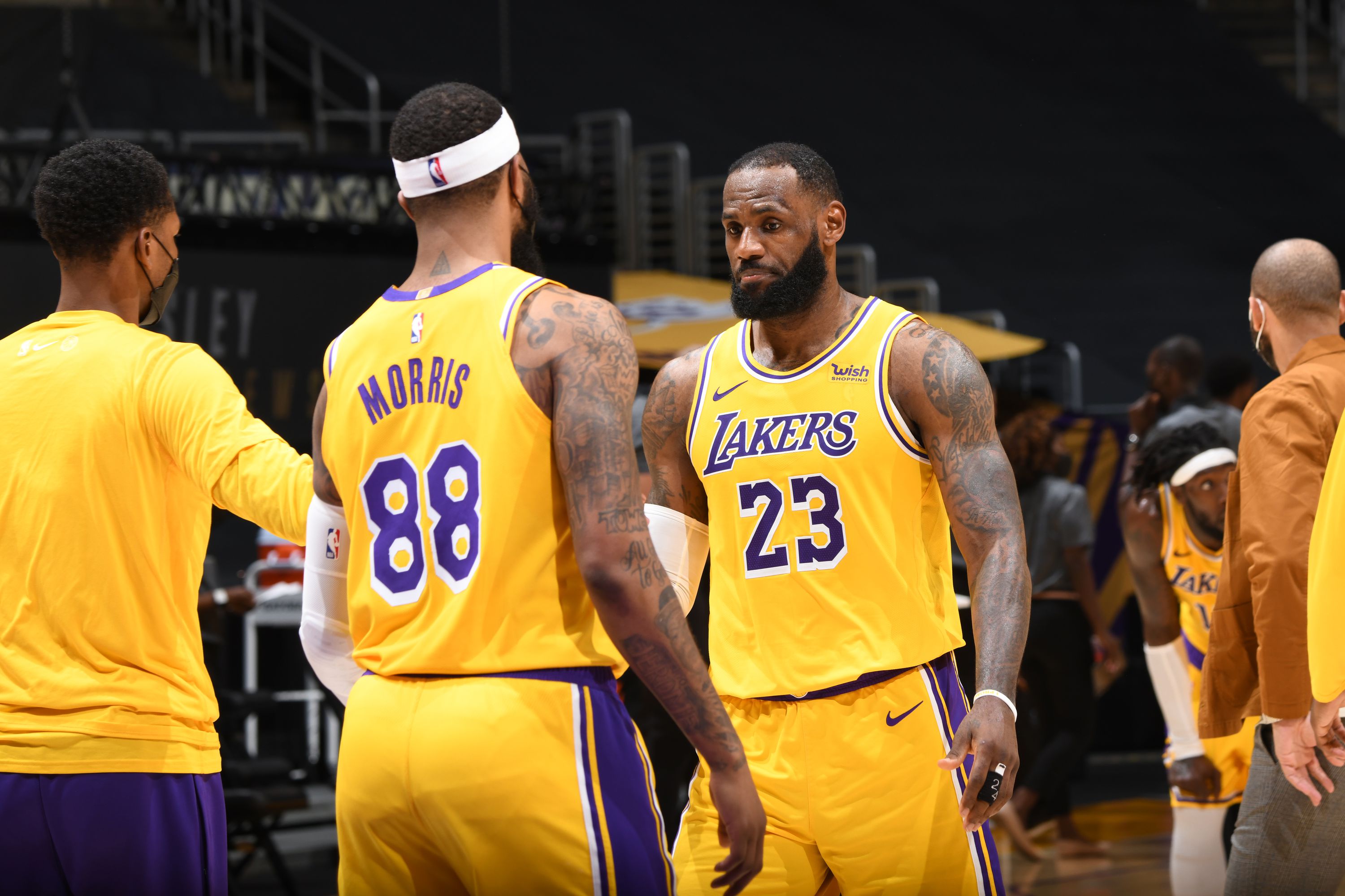 哈雷爾|湖人雷霆裁判報告出爐！四次漏判+錯判詹皇犯規，老詹4.3秒搶斷沒犯規