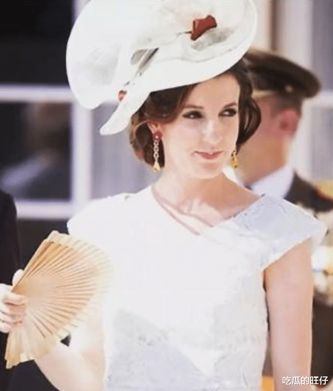 律师|瓦匠女儿成王妃，王子为她愿放弃王位，结果10年后输给白富美律师