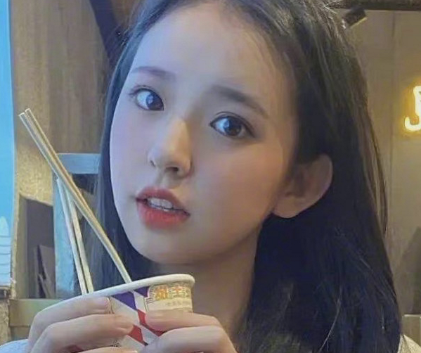 鲍蕾|程潇自称长得丑基因不好，当小6岁妹妹初次出镜，才知道啥叫真人芭比