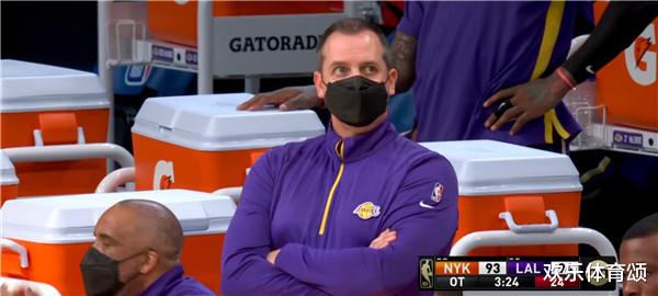 斯蒂芬·库里|湖人该用谁防守库里！常规赛湖勇三场大战，面对他的防守，库里19中6