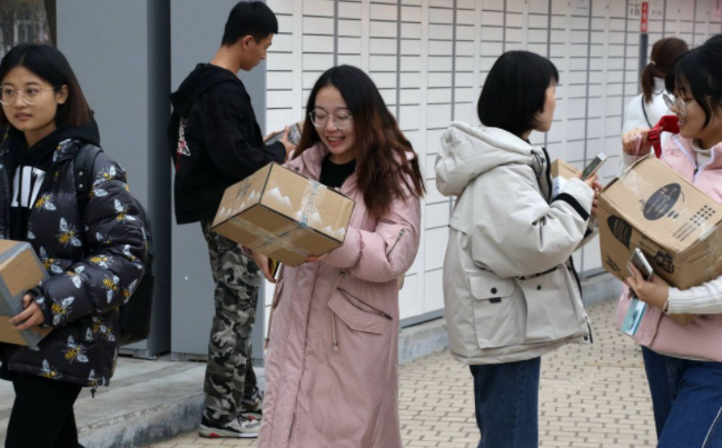 糯妈育儿经|大学生每月生活费1000，真实生活曝光，不逛街、不聚餐艰难度日